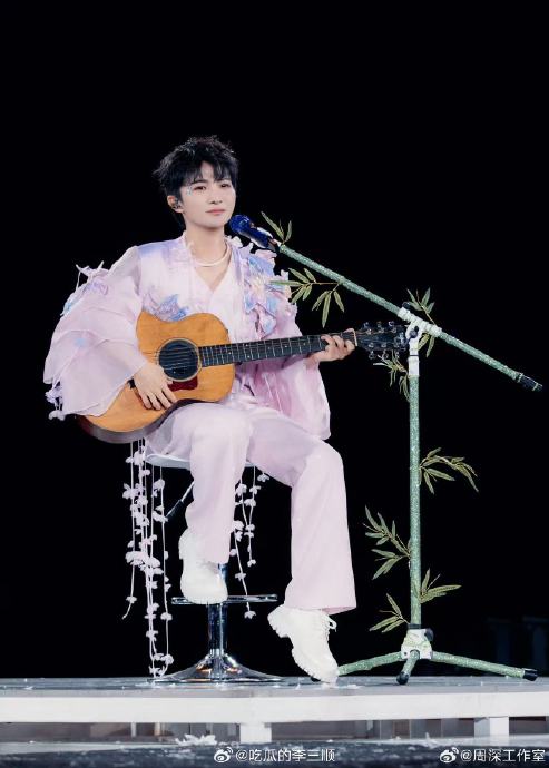 周深《璀璨冒险人》彩排为何能被称为‘行走的CD’级别？