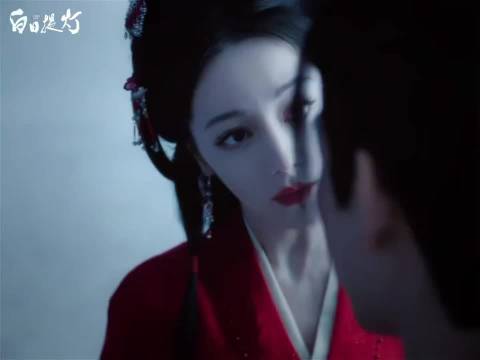 《白日提灯》首播霸榜，红衣领主与白衣将军宿命初遇