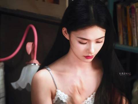 林允落泪重现美人鱼神韵