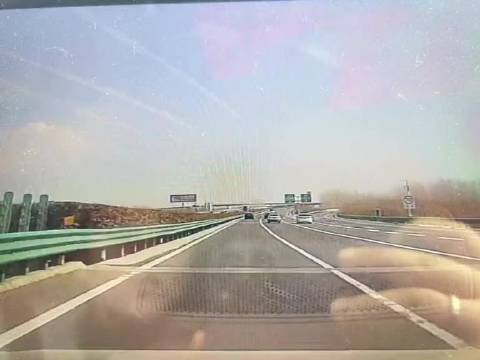 网友爆料：开的是22年老款 比亚迪汉，不带紧急避让，纯技术➕运气