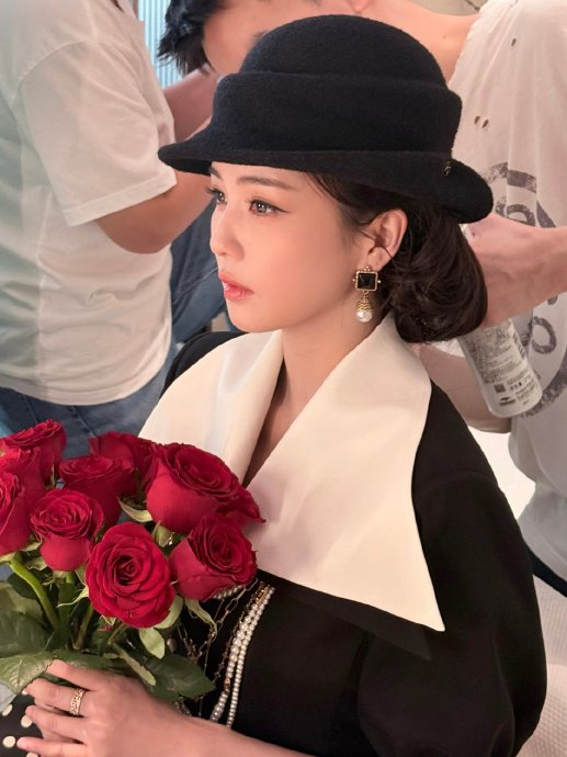 白鹿《奔跑吧》民国风造型引观众期待出演民国剧