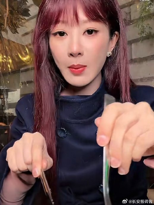 杨紫自嘲式助阵黄灿灿：幽默“拆台”背后，是七年闺蜜的真心撑腰