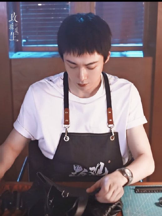 刘宇宁早年直播中展现的反差萌性格与综艺形象有什么不同？