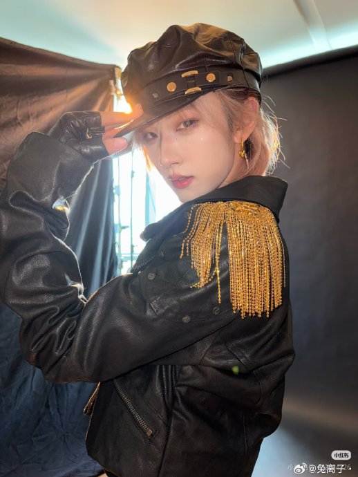 NexT1DE组合的舞台表演和风格有什么特点？