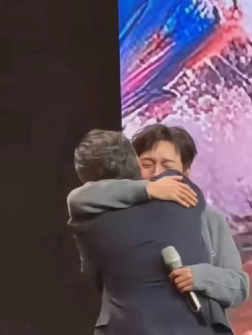 何炅与李维嘉长达31年的友谊中，有哪些不为人知的感人故事？