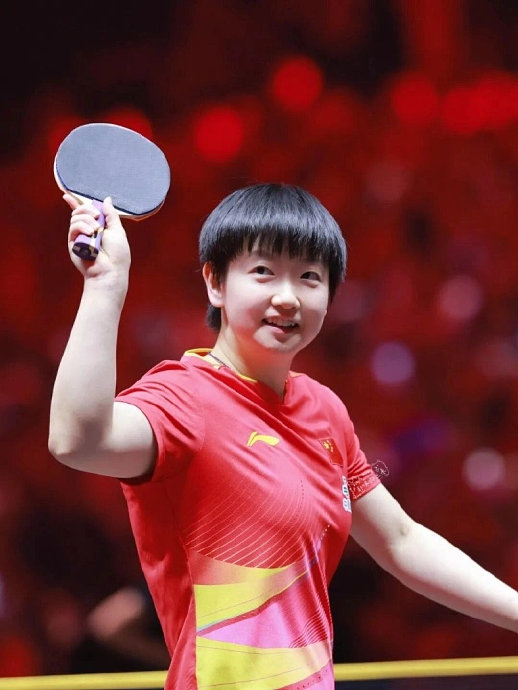 除了赛场，孙颖莎还有哪些体现“又奶又飒”反差感的形象？