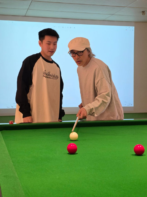 周星驰为什么用“偷看日记”的方式调侃赵心童打台球？