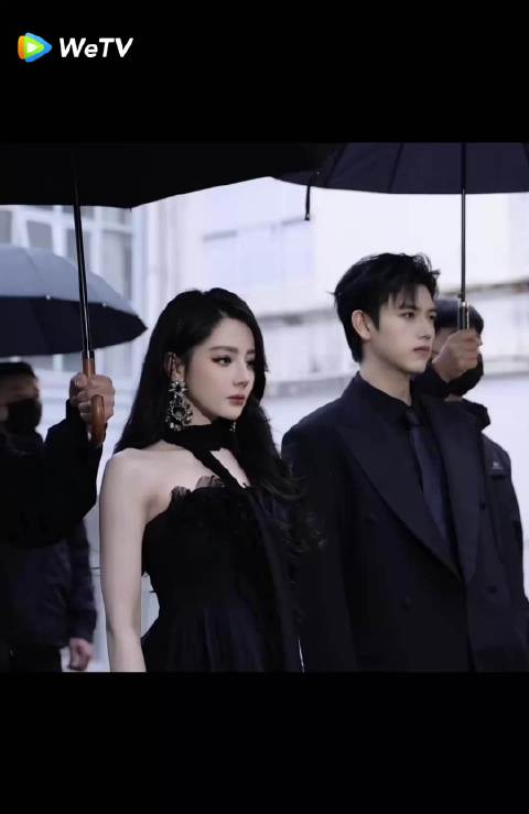 热巴陈飞宇两个人都是现代装好一点，古装太为难了