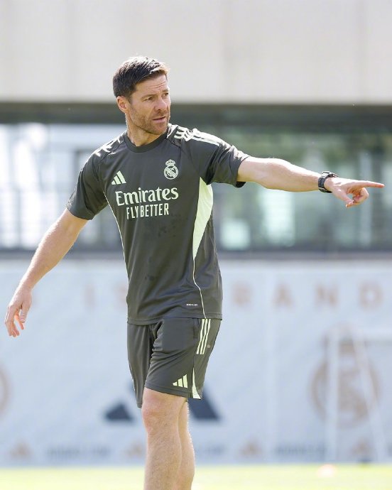 主教练亲自下场！樊振东vs52岁老帅背后是体育精神的传承