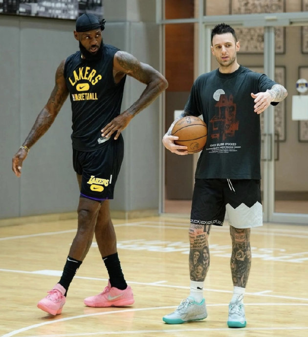 相比巅峰时期，如今41岁的詹姆斯在场上如何分配自己的体能？