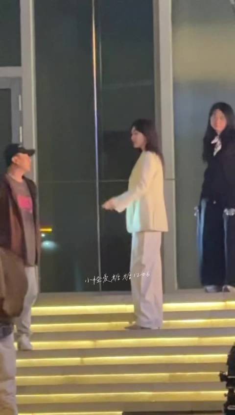 唐嫣庆祝念无双开播一周年，与粉丝互动欢乐