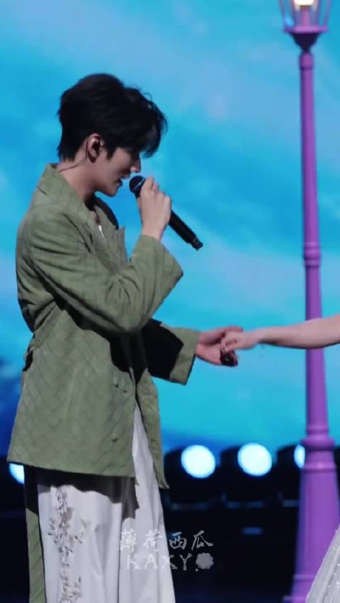 陈妍希周柯宇新剧《狙击蝴蝶》侧颜引热议