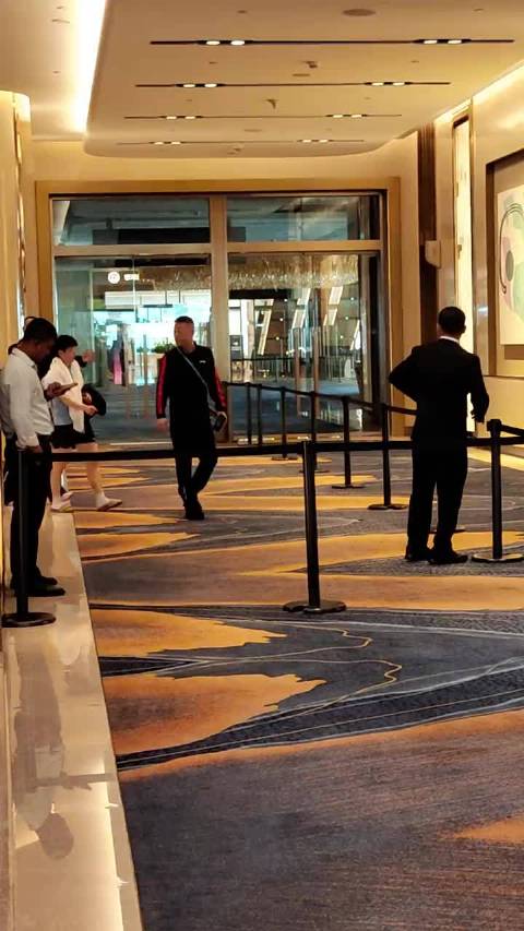 孙颖莎训练结束与队友热聊，球迷直呼可爱