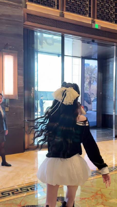 全体注意小猫已出门 如有偶遇请热情招呼 可获得小猫饭撒回应