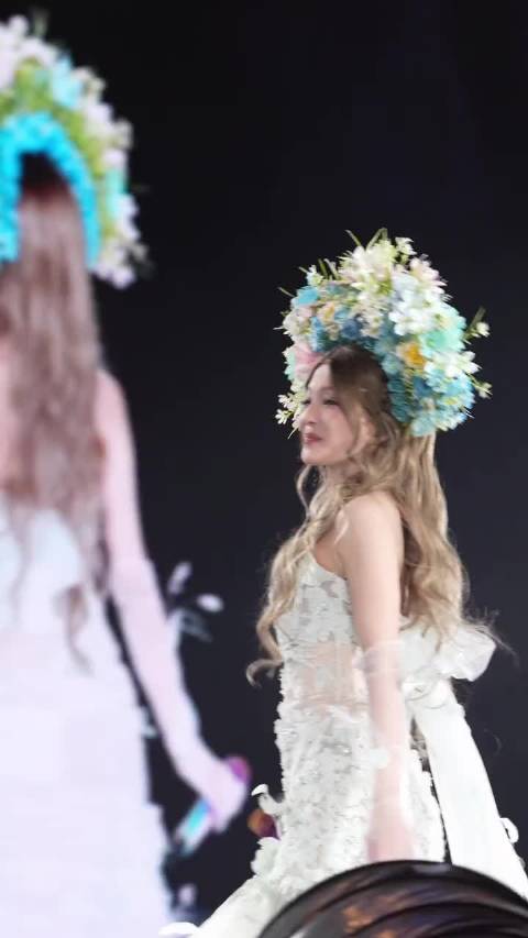 起风了！张韶涵的簪花造型，像满天星一样美，你永远是我心里的女神