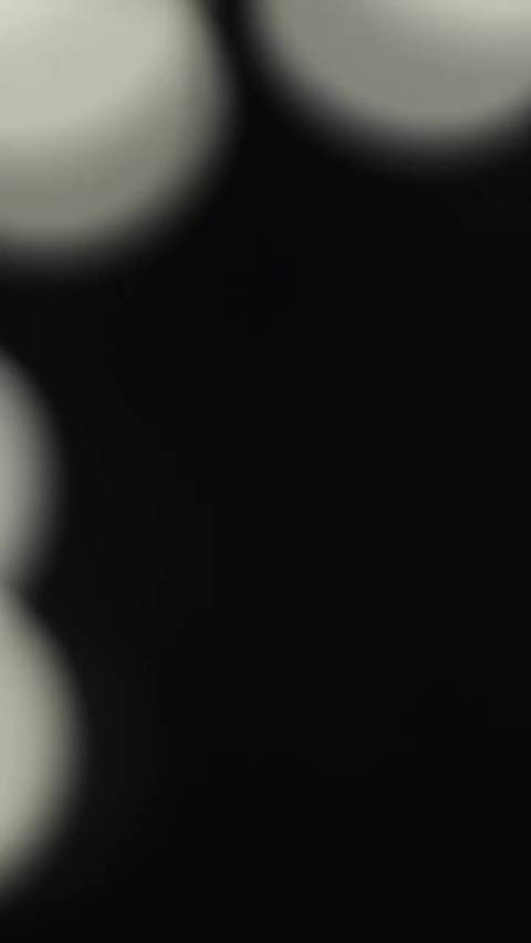 周深演唱《借过一下》获赞，新版本演绎清冷美感