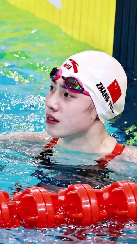 张雨霏永远都是这么笑的，太有感染力啦，情不自禁的跟着笑