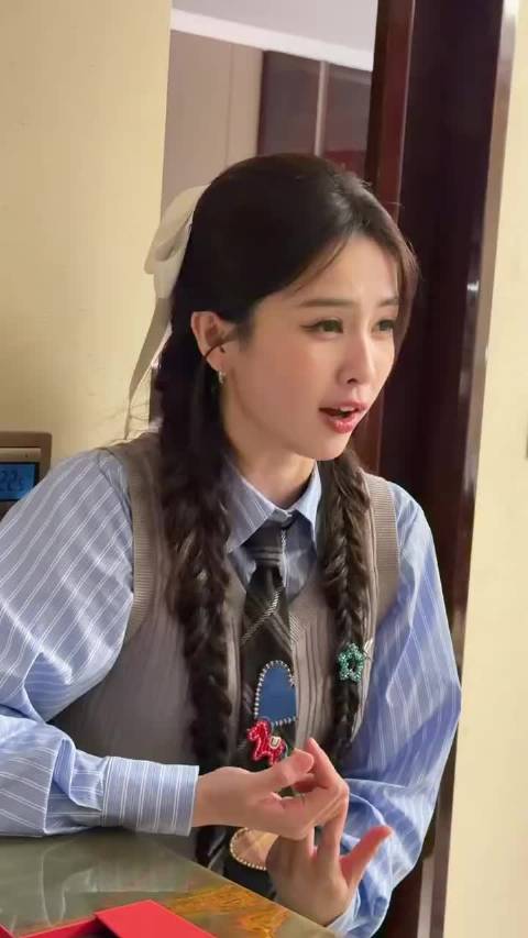 白鹿分享幼儿园趣事，与妈妈互动欢乐