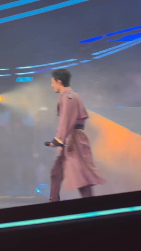 2026东方卫视跨年，肖战一首《独白》，又帅又稳，这控场能力没话说