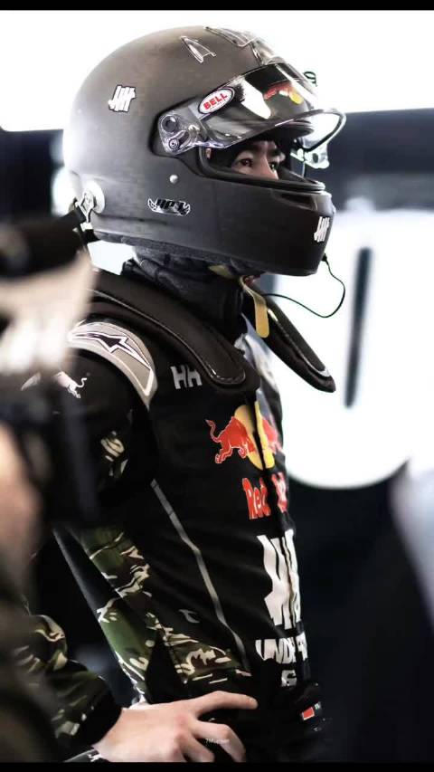 王一博热烈的人生，85号赛车手加油赛道平安