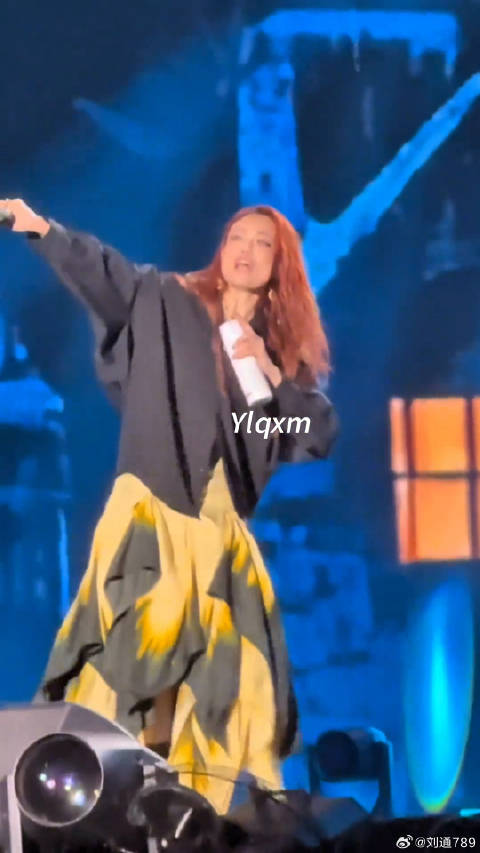 就让这大雨全部落下 观众大合唱将遗憾写到极致 我们祖儿台风好稳