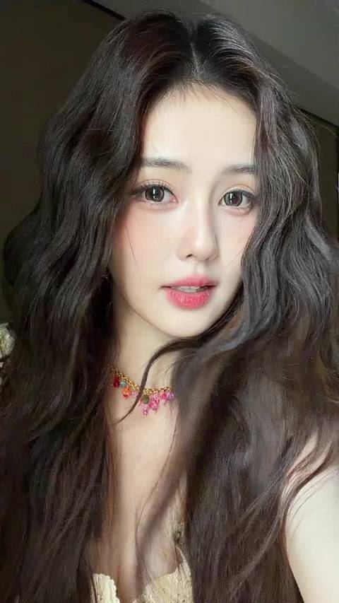 一秒入夏了，白鹿又发新手势舞了，太萌了！