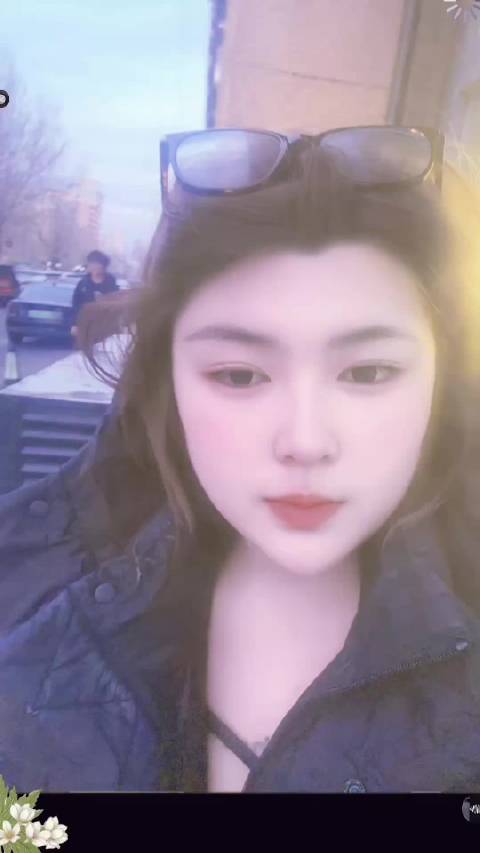 待到来年九月八 我花开后百花杀，冲天香阵透长安，满城尽带黄金甲