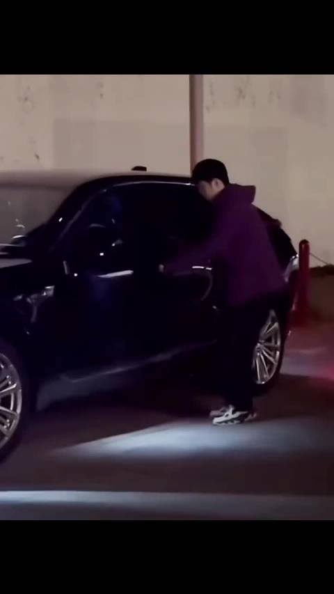 樊振东与球迷互动重现经典瞬间