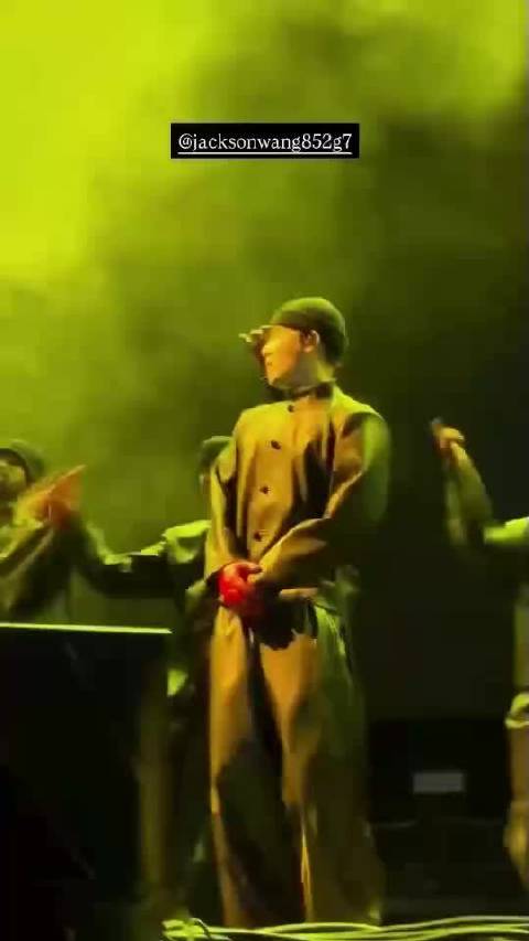 王嘉尔登陆拉美顶级音乐节，一小时舞台引爆海内外热议