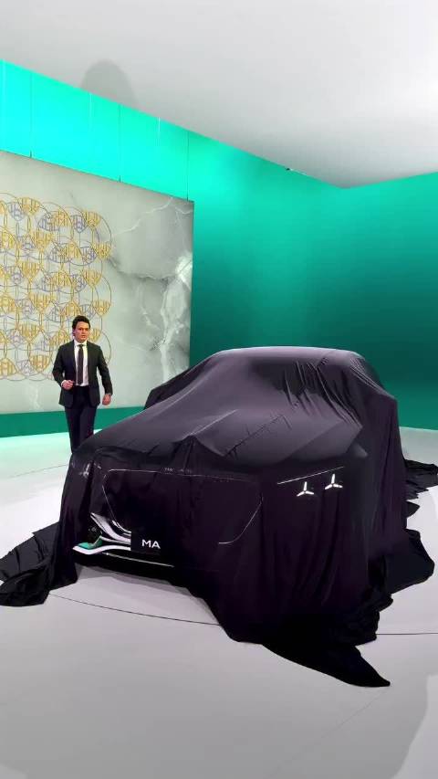 奔驰新款迈巴赫S级，就问开这车去老丈家能上桌吗？