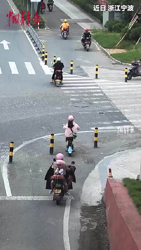 警惕大货车“内轮差”区域，女子车轮下惊险逃生，注意安全