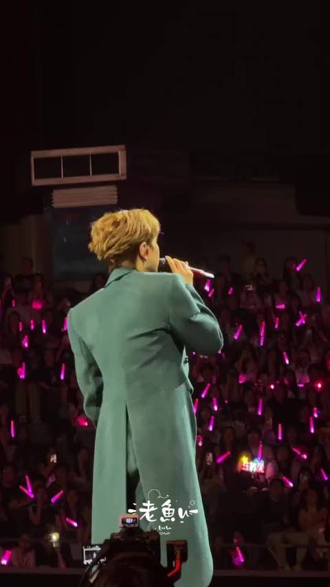 像我整蛊朋友时候发出的声音 哈哈哈哈哈笑死我了 离开汪苏泷谁还逗我笑！