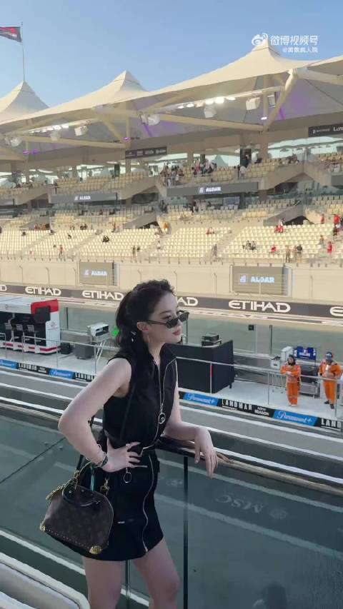 在F1赛场李亦非阿布扎比出游