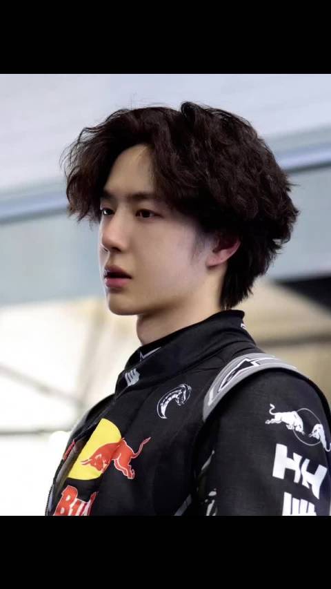 王一博淡出影视圈专注极限运动，粉丝支持其特立独行