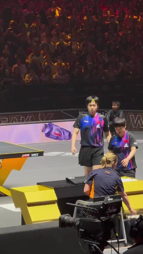 孙颖莎王楚钦交换毛巾引热议