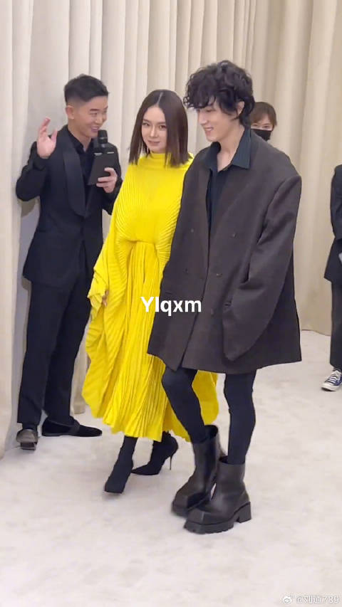 李承铉 十指相扣走红毯 神仙爱情慕了