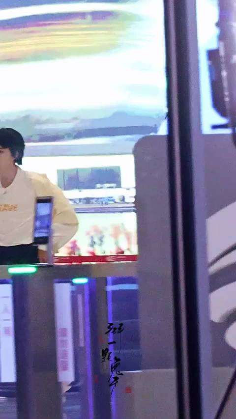 听说严浩翔跑男把大黑牛李晨给撕了！