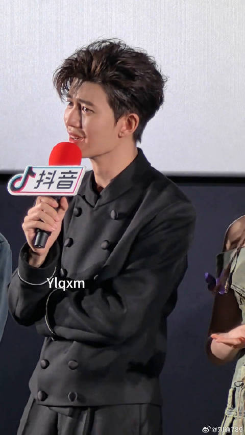 任嘉伦 一脸懵懵好可爱 有谁给解释一下烈焰