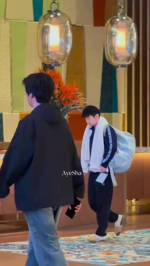 3.29孙颖莎上训，穿衣服拖鞋的小莎