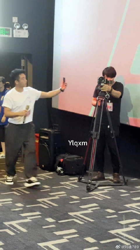 郑恺 恺哥回家乡宣传新电影 心情很不错啊 微博VC计划