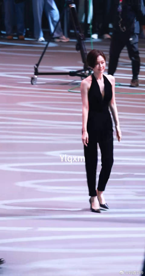 佟大为 同框 姐太瘦啦！微博VC计划