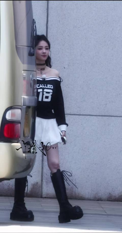 家咪白鹿元气女大