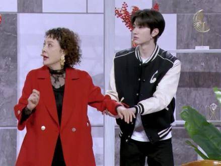 李萍林一餐厅碰瓷引爆东方卫视春晚笑声