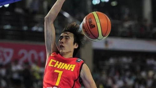 关键时刻，敢打敢拼的易立太硬了！