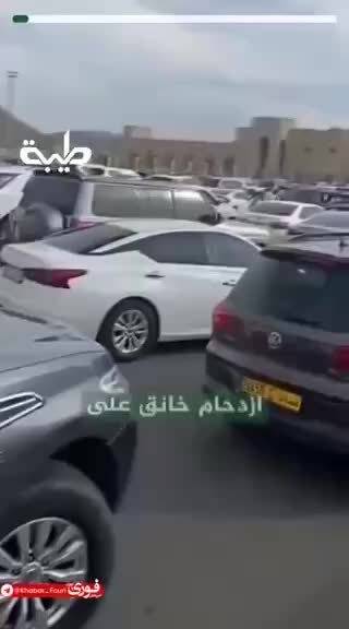 大量阿联酋居民被目睹正撤离至阿曼境内