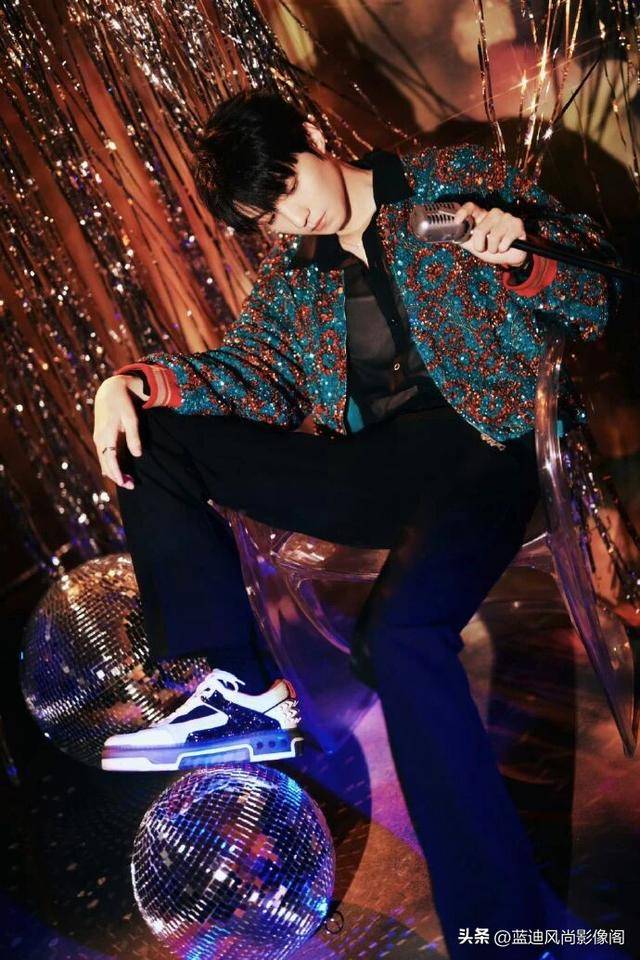 王俊凯巅峰之夜造型全览：以歌为序，三套look解锁多面少年锋芒