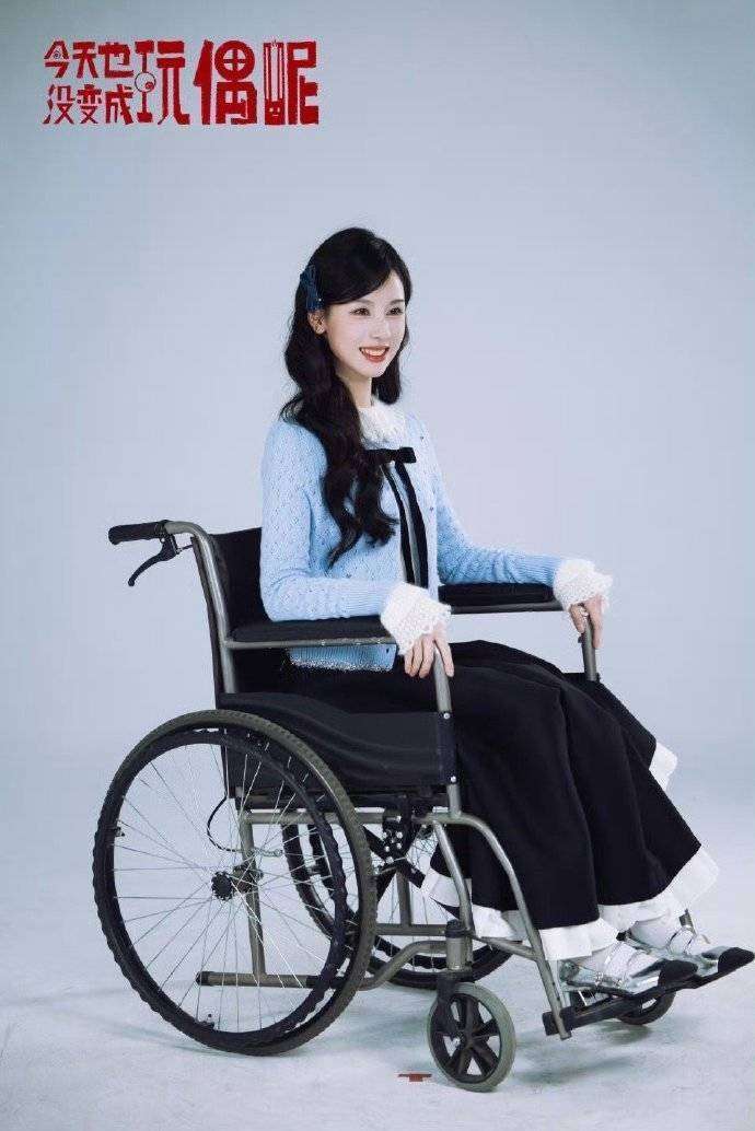 陈都灵为白幼薇PV学轮椅操控，花絮曝光：从摔跤到眼神杀只用了3天