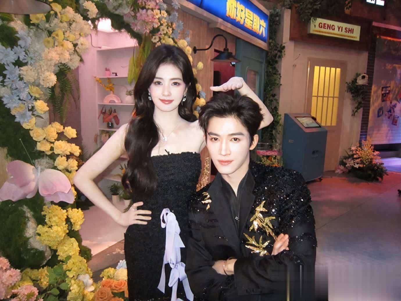 白鹿《你好星期六》玩撕名牌，李雪琴卧底倒钩诬陷王星越