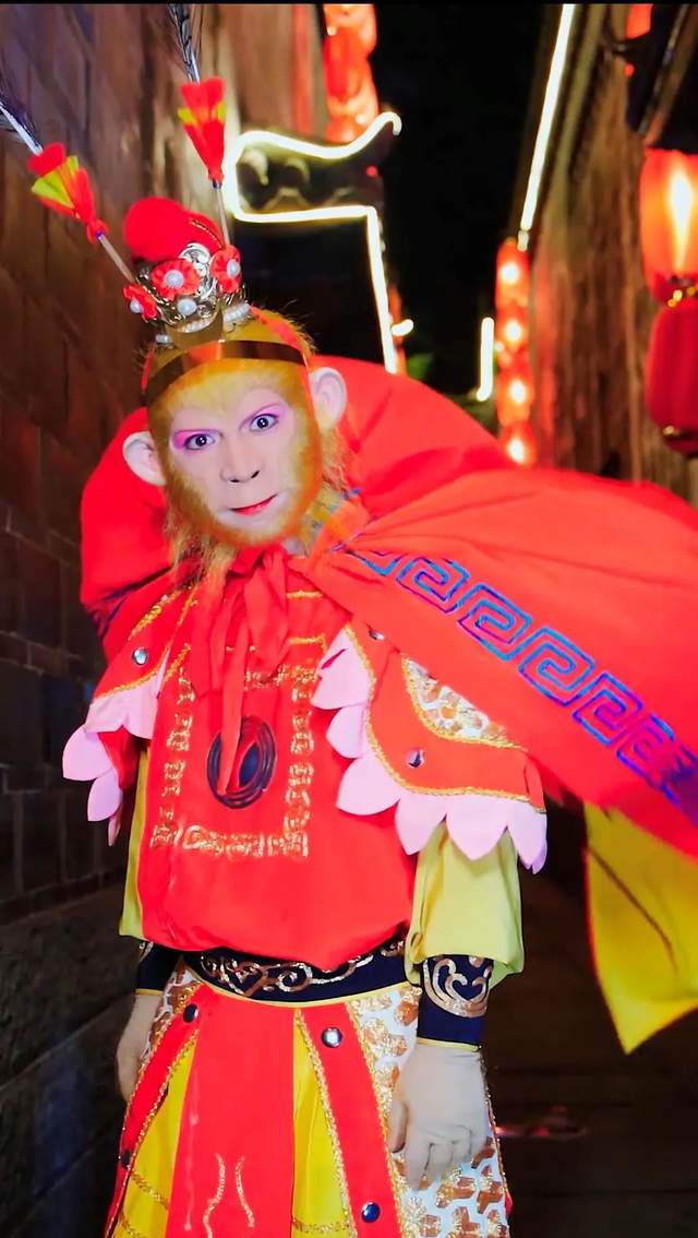 达人专访  厂弟的逆袭:两年唱播无人问 一朝仿猴天下知