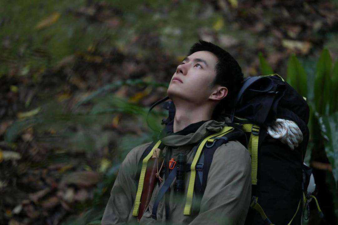 王一博：在热爱中奔赴山海，诠释真实人生